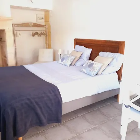 - Chateau Le Noble Saint-Germain-du-Puch