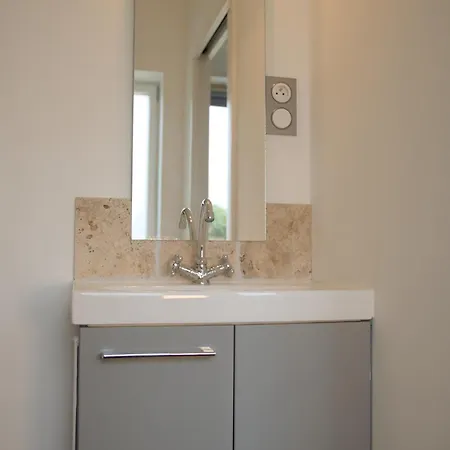 - Chateau Le Noble Saint-Germain-du-Puch