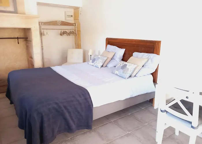 - Chateau Le Noble Saint-Germain-du-Puch